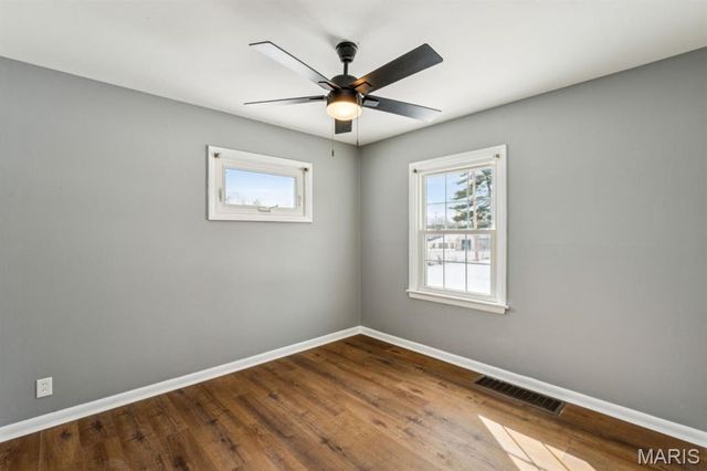 10008 Meadowfield Lane, St Louis, MO 63128