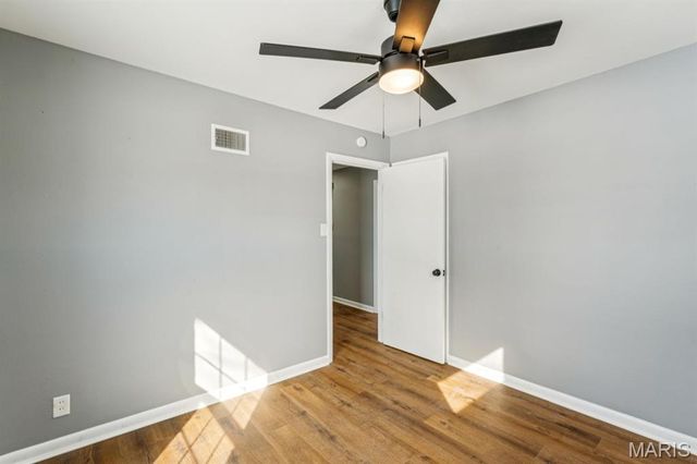 10008 Meadowfield Lane, St Louis, MO 63128