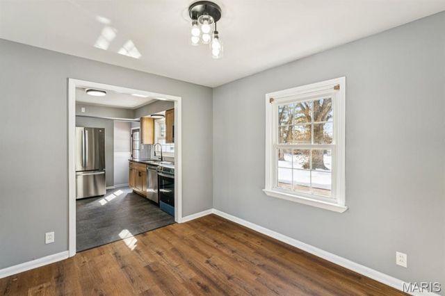 10008 Meadowfield Lane, St Louis, MO 63128