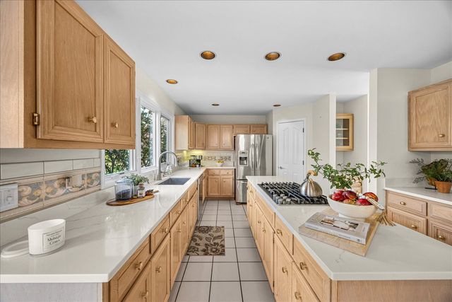 1692 Sauk Drive, Batavia, IL 60510