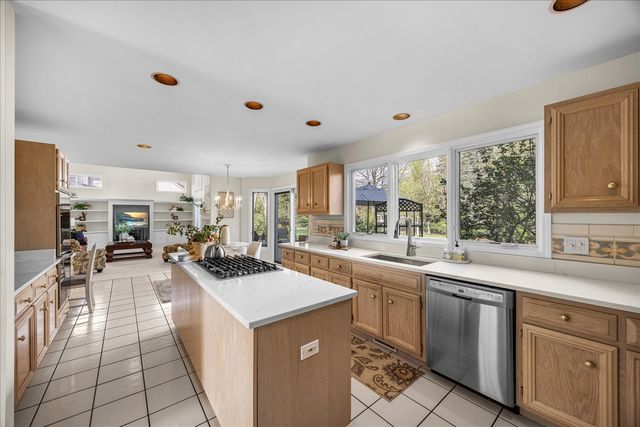 1692 Sauk Drive, Batavia, IL 60510