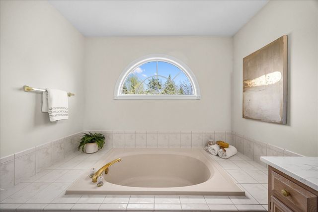 1692 Sauk Drive, Batavia, IL 60510