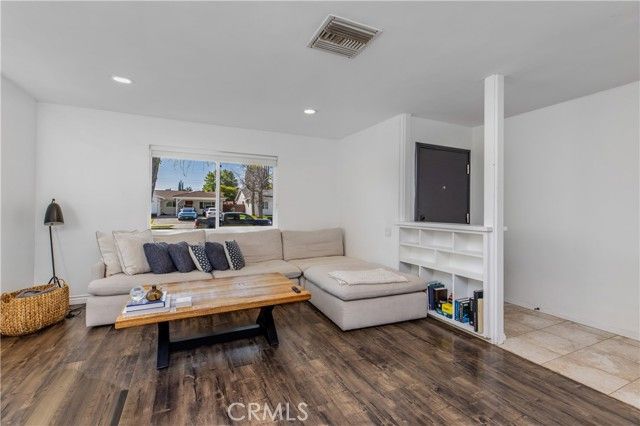 24131 Kittridge, West Hills (los Angeles), CA 91307