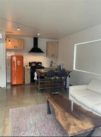 24131 Kittridge, West Hills (los Angeles), CA 91307