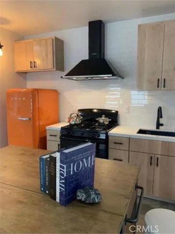 24131 Kittridge, West Hills (los Angeles), CA 91307