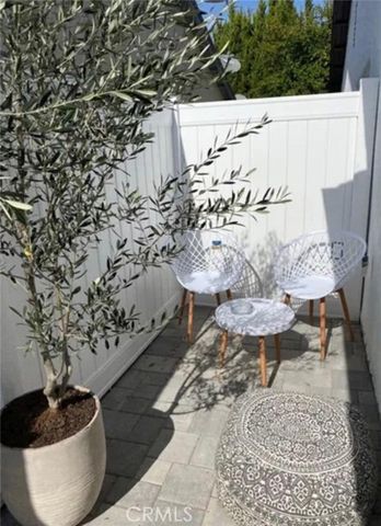 24131 Kittridge, West Hills (los Angeles), CA 91307