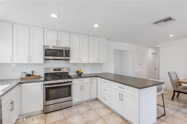 24131 Kittridge, West Hills (los Angeles), CA 91307