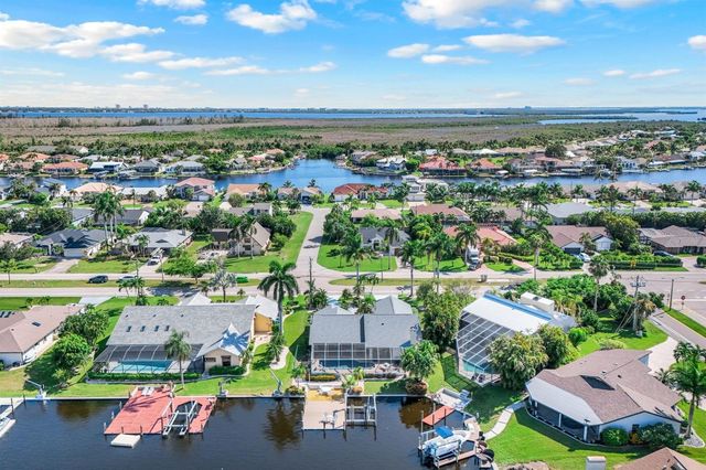 719 EL DORADO PARKWAY W, Cape Coral, FL 33914