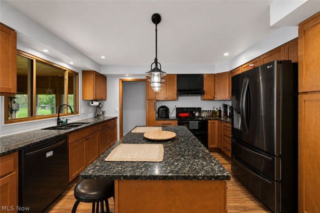 107 Hilltop Drive, Amherst, OH 44001