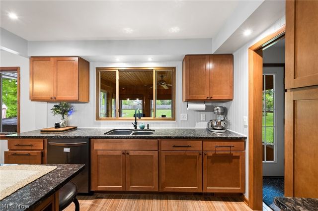 107 Hilltop Drive, Amherst, OH 44001