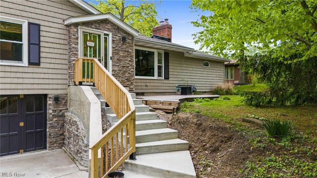 107 Hilltop Drive, Amherst, OH 44001