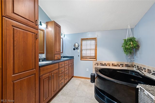 107 Hilltop Drive, Amherst, OH 44001
