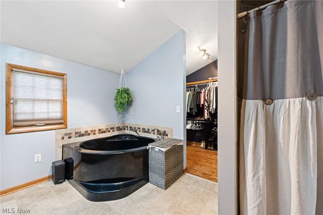 107 Hilltop Drive, Amherst, OH 44001