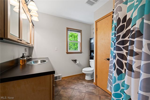 107 Hilltop Drive, Amherst, OH 44001