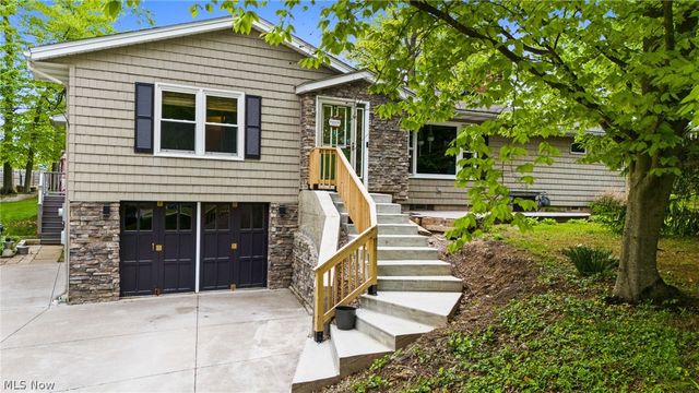 107 Hilltop Drive, Amherst, OH 44001