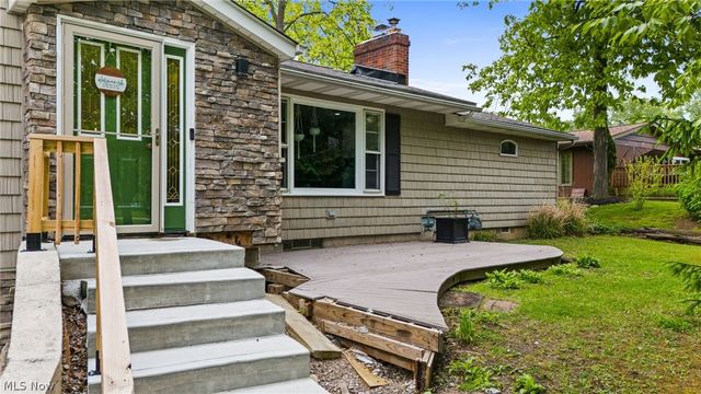107 Hilltop Drive, Amherst, OH 44001