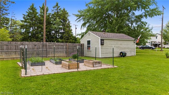 107 Hilltop Drive, Amherst, OH 44001