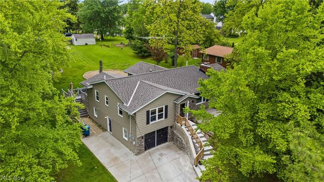107 Hilltop Drive, Amherst, OH 44001