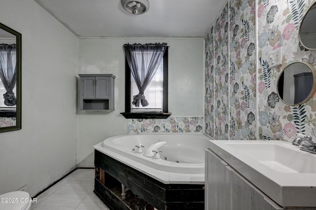 611 E Hill Street, Joplin, MO 64801