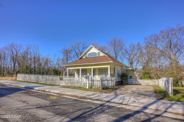 611 E Hill Street, Joplin, MO 64801
