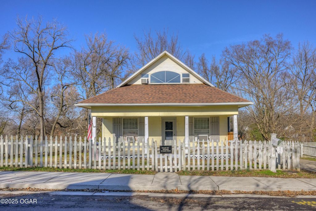 611 E Hill Street, Joplin, MO 64801