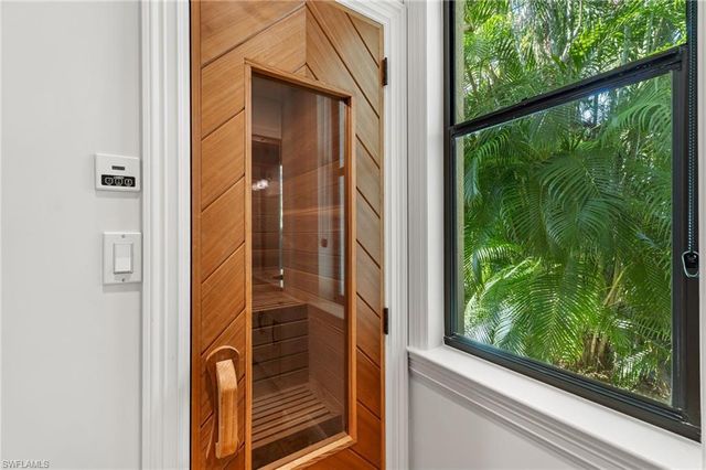 2755 Lantern LN, Naples, FL 34102