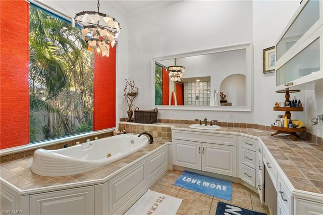 2755 Lantern LN, Naples, FL 34102