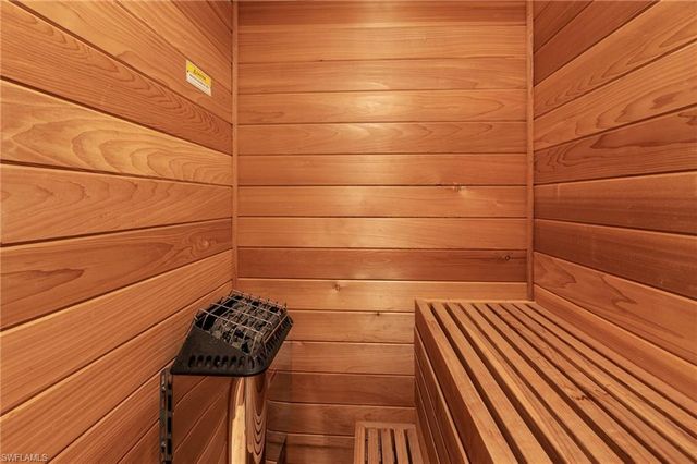 2755 Lantern LN, Naples, FL 34102