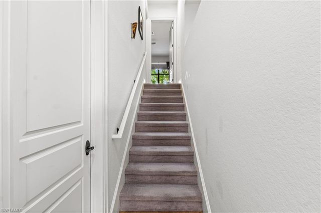 2755 Lantern LN, Naples, FL 34102