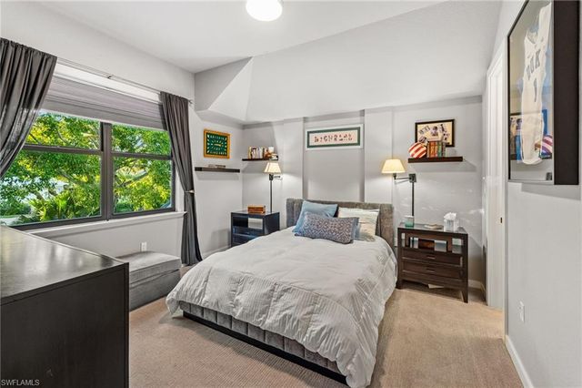 2755 Lantern LN, Naples, FL 34102