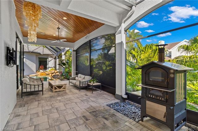 2755 Lantern LN, Naples, FL 34102