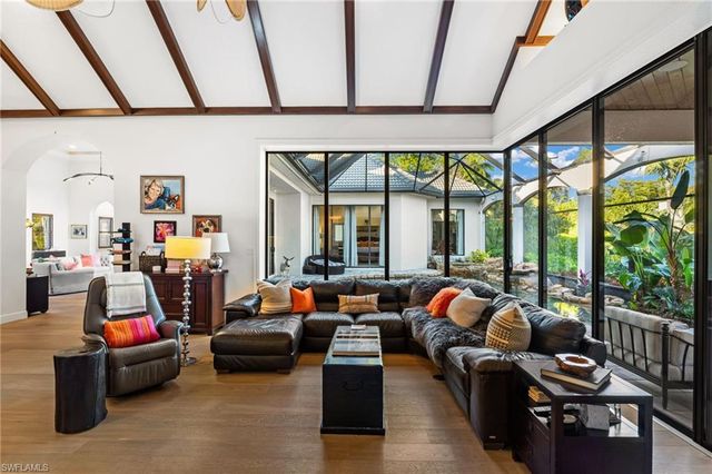 2755 Lantern LN, Naples, FL 34102