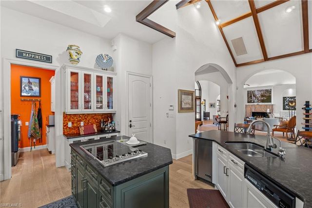 2755 Lantern LN, Naples, FL 34102