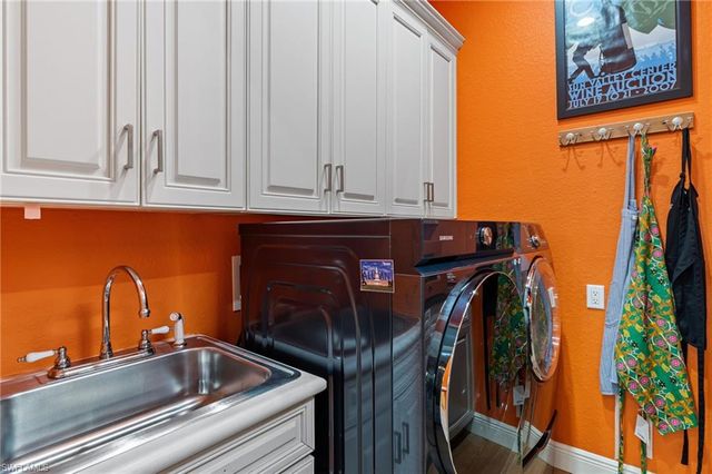 2755 Lantern LN, Naples, FL 34102