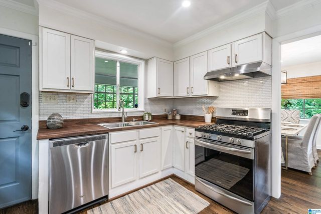 1104 CRESTHILL DRIVE, Birmingham, AL 35213