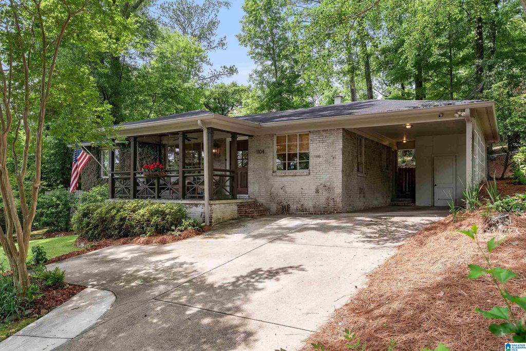 1104 CRESTHILL DRIVE, Birmingham, AL 35213