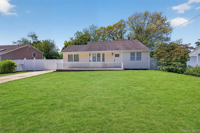 23 Champlain Street, Port Jefferson, NY 11776