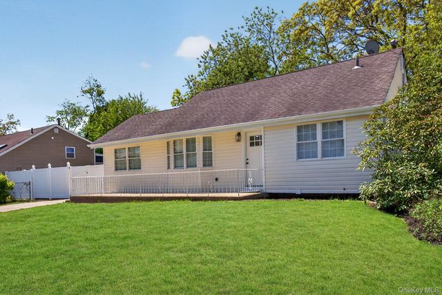 23 Champlain Street, Port Jefferson, NY 11776