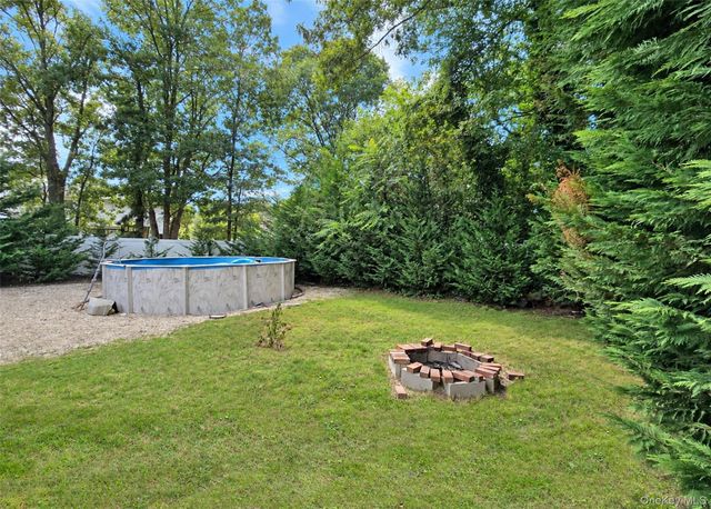 362 Singingwood Drive, Holbrook, NY 11741