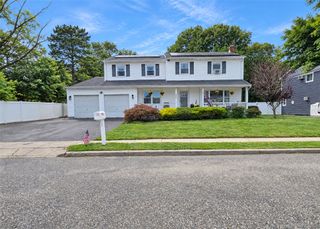 362 Singingwood Drive, Holbrook, NY 11741
