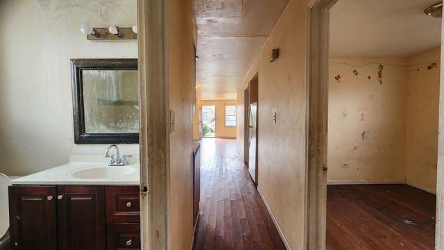 9061 S PARNELL Avenue, Chicago, IL 60620