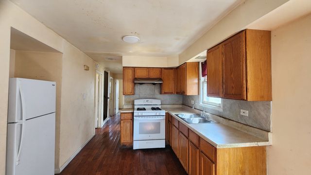 9061 S PARNELL Avenue, Chicago, IL 60620