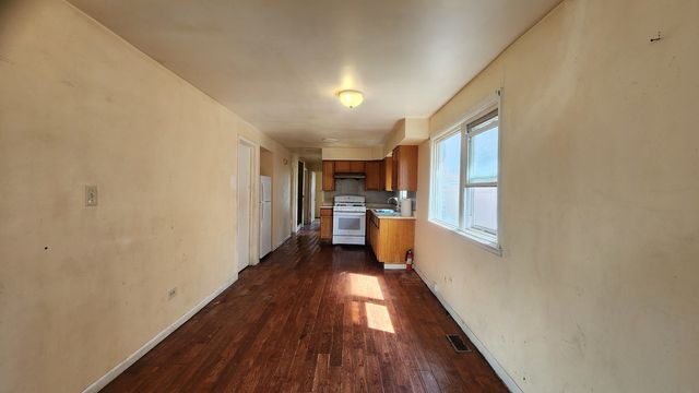 9061 S PARNELL Avenue, Chicago, IL 60620