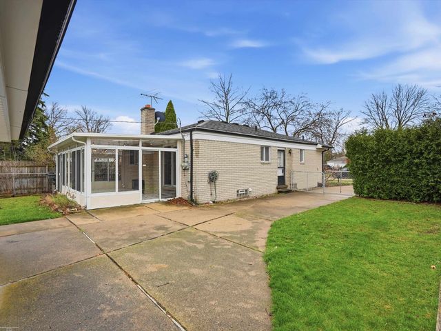 27624 Edward Street, Roseville, MI 48066