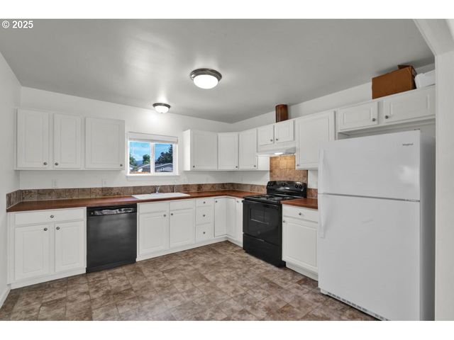 475 N 35TH St, Springfield, OR 97478