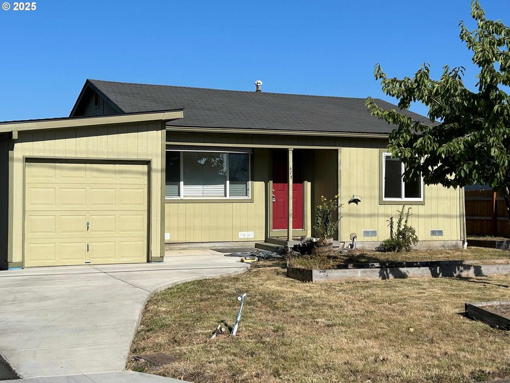 475 N 35TH St, Springfield, OR 97478