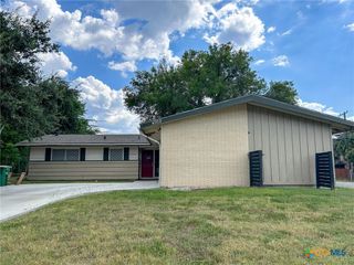 4902 Dahlia Lane, Victoria, TX 77904