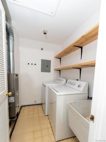 15757 N Franklin Drive, Clinton Township, MI 48038