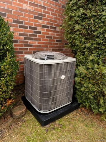 15757 N Franklin Drive, Clinton Township, MI 48038