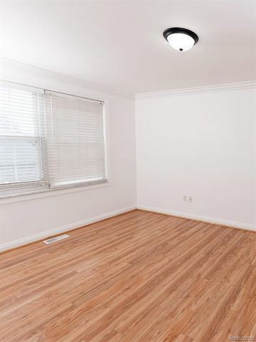 15757 N Franklin Drive, Clinton Township, MI 48038